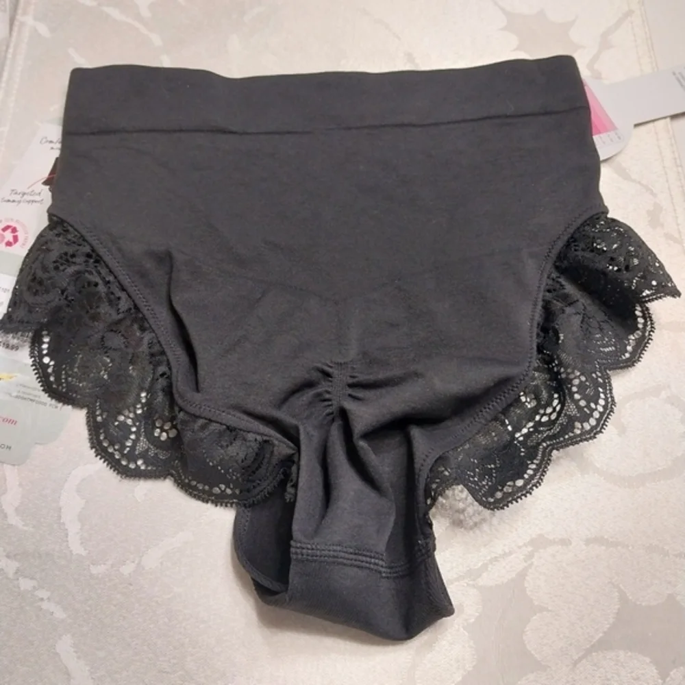 Maidenform NWT Size Small Shapes Shapewear Firm Tummy Control Lace Brief‎ Black